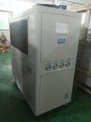 新能源汽车液冷电池包热工测试机的图片