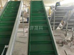 爬坡皮带输送机的图片