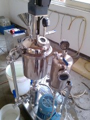 雪花膏真空乳化机的图片
