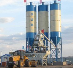 江西HZS75型混凝土搅拌站施工现场的图片