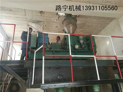 0504111940_540276.jpg 立式造粒机.jpg